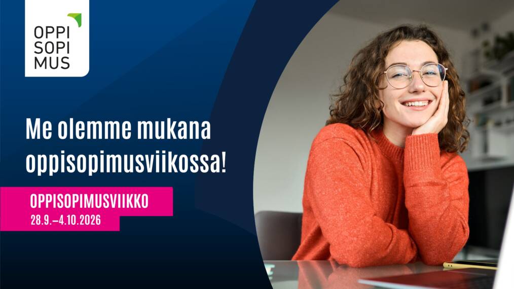 Oppisopimusviikon kampanjakuva. Teksti: Me olemme mukana oppisopimusviikossa! Oppisopimusviikko 28.9.–4.10.2026. Oikealla hymyilevä nainen punaisessa neuleessa istuu tietokoneen äärellä.
