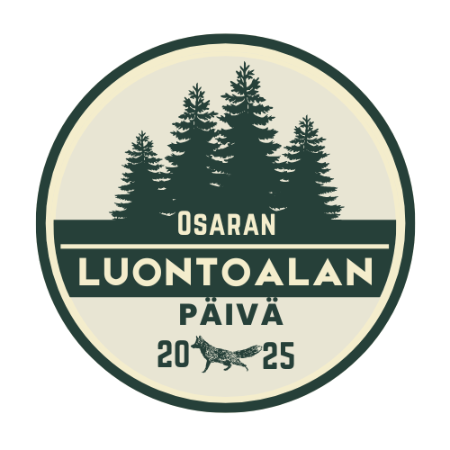 Pyöreä logo, jossa vaaleankeltaisella pohjalla tummanvihreitä kuusia ja kettu, sekä tekstit Osaran luontoalan päivä 2025.